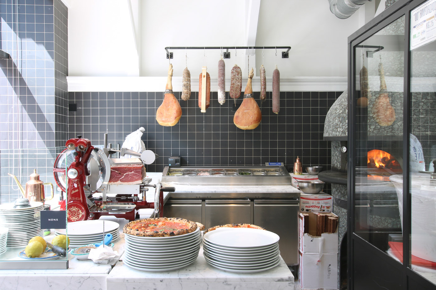 King-George_Nona_interior_04